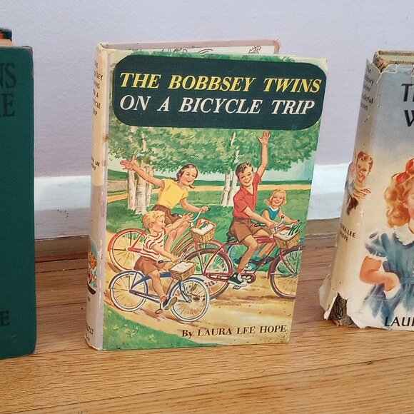 Bundle of 4 Vintage Bobbsey Twins Series books-- by Laura Lee Hope - Picture 6 of 7